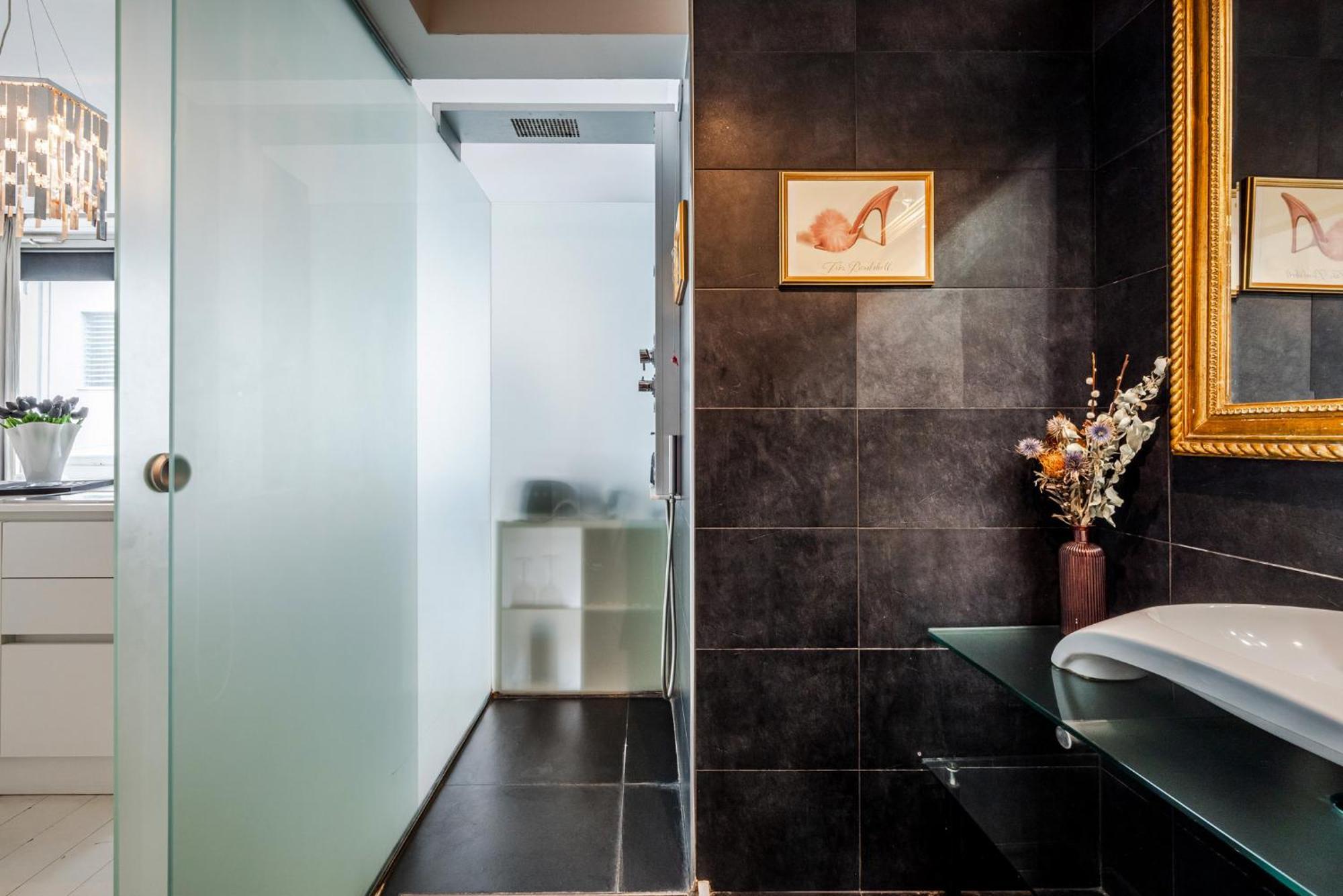 The Boutique Houses - Iconic Suite In Galleria Duomo With Private Parking Milan Exterior photo