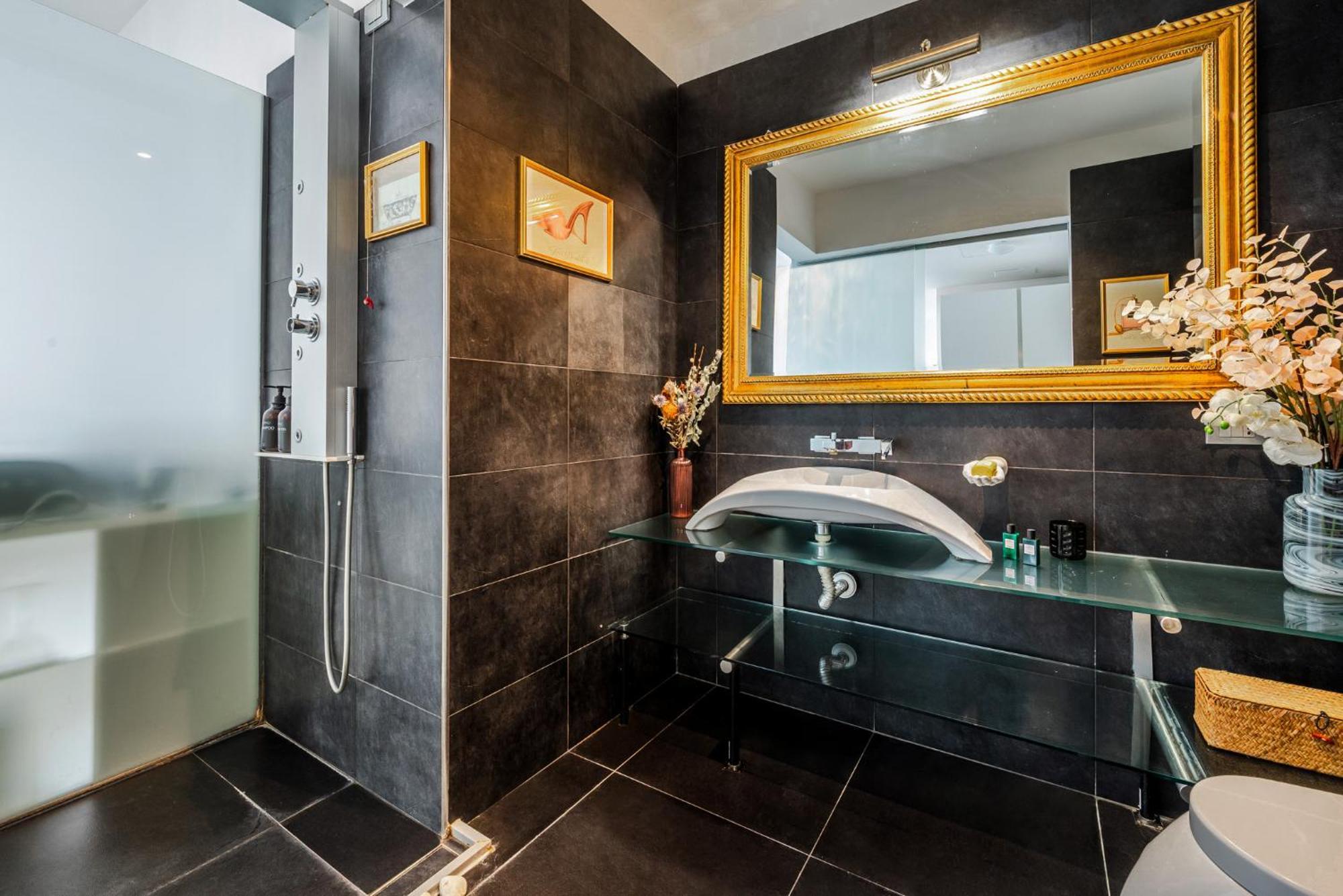 The Boutique Houses - Iconic Suite In Galleria Duomo With Private Parking Milan Exterior photo