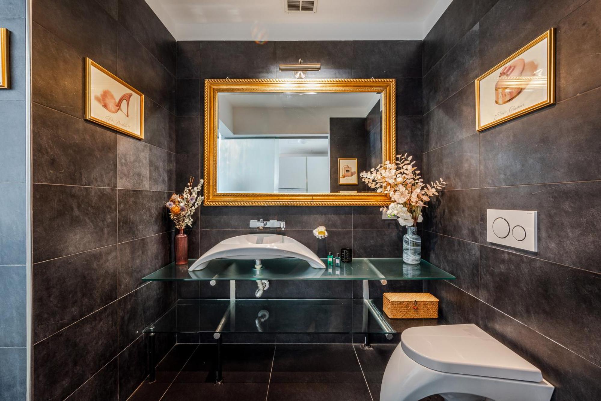 The Boutique Houses - Iconic Suite In Galleria Duomo With Private Parking Milan Exterior photo